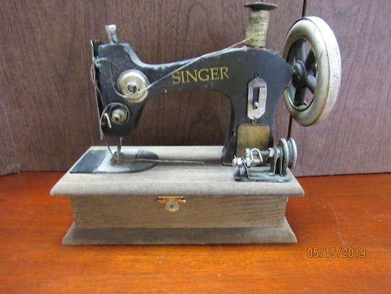 Singer sewing machine small box