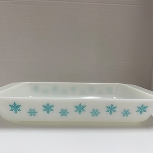 May include: White rectangular baking dish with a blue snowflake pattern.