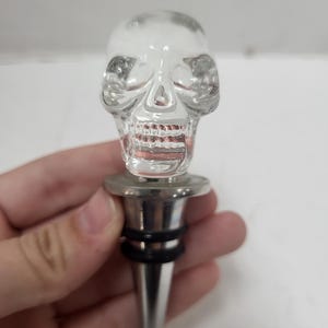 Tapón de botella de cristal con forma de calavera