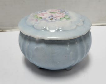 Blauwe keramische sieradendoos met bloemenmotief