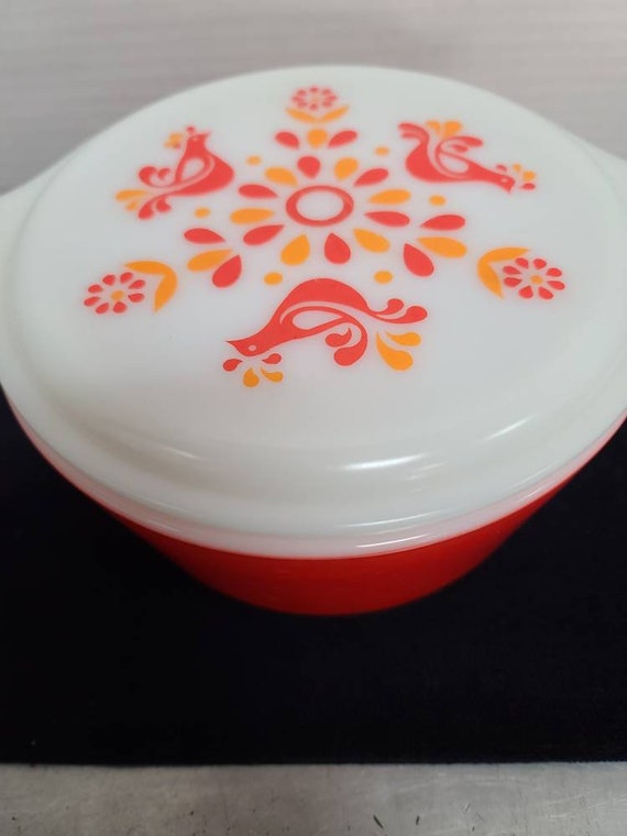 Pyrex Friendship pattern #474 casserole dish and lid