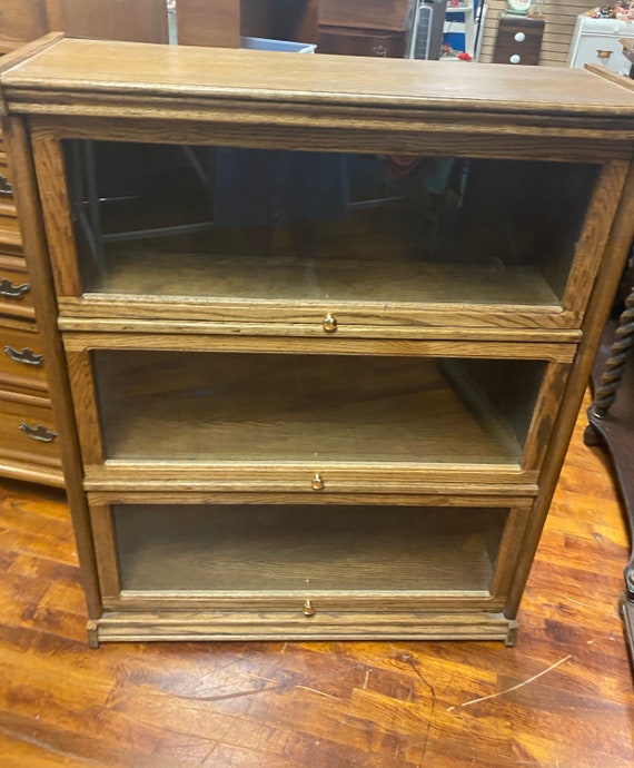 Oak Lawyer's bookshelf