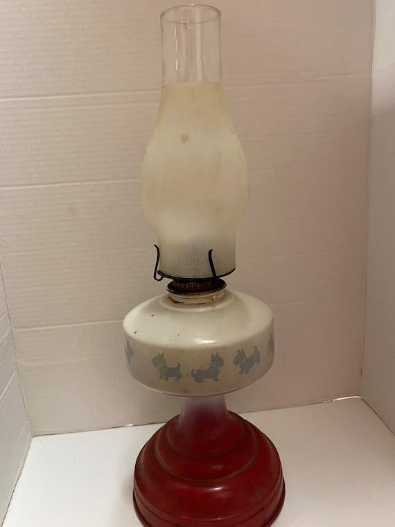 Scotties Pedestal Kerosene Oil Lamp