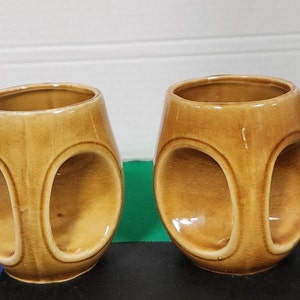 Canecas de coruja da Holekham Pottery