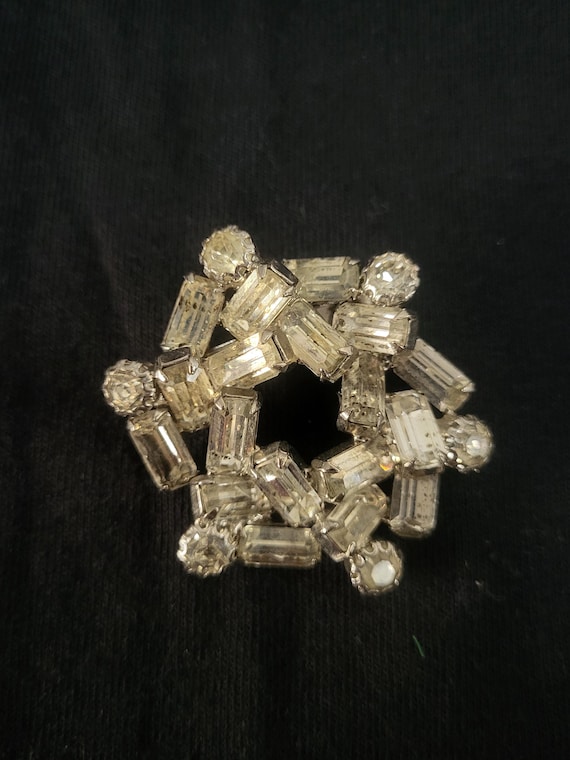 Rhinestone Wreath Brooch
