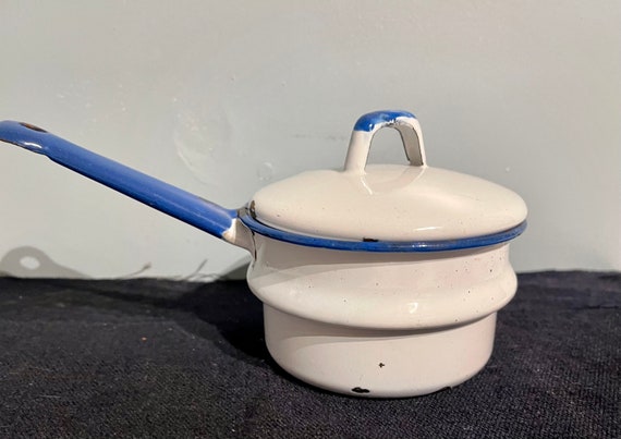 Small enamel pan with lid