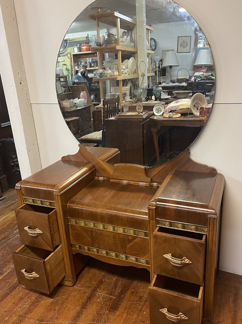 Art Deco Vanity Waterfall With Big Round Mirror Etsy