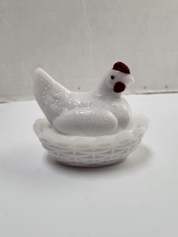 Westmoreland Nesting Hen