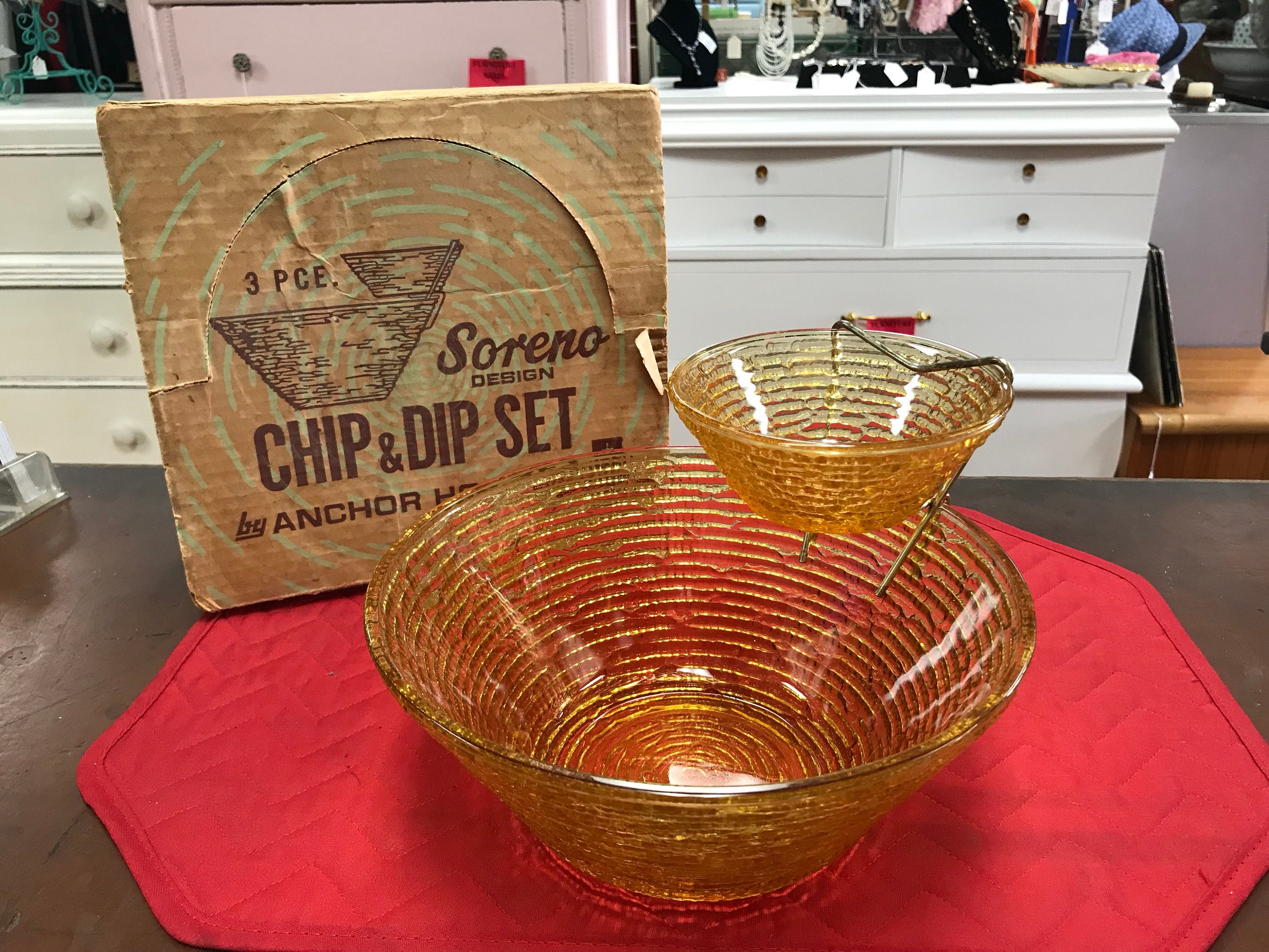 Chip and dip set Anchor Hocking Gold Sorrno design