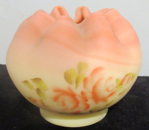 Fenton Burmese Custard Glass Vase
