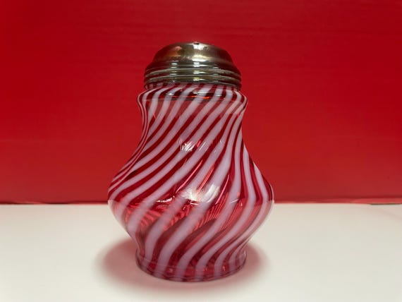 Fenton Swirl Sugar Shaker