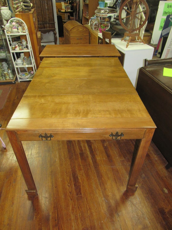 Maple extension table