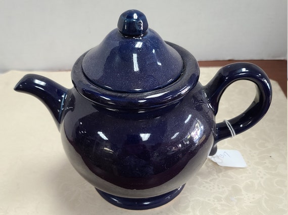 Teapot blue with lid