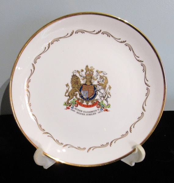 Queen Elizabeth Silver Jubilee plate