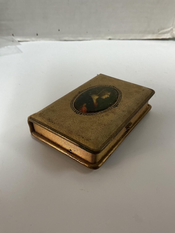 Mondaine of New York Compact