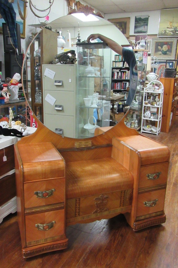 Art Deco Vanity Waterfall style with mirror