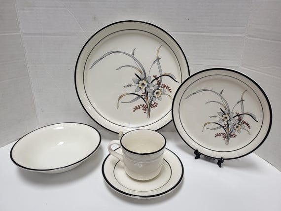 Arklow Honey Stone Dinner Set
