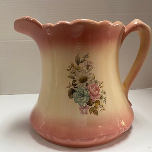 Ceramiczny dzbanek kwiatowy