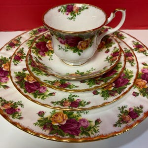 Royal Albert Dinner Set