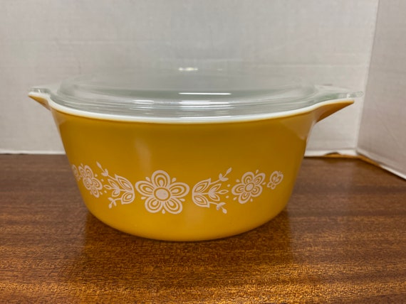 Pyrex Gold Butterfly #475 casserole with lid