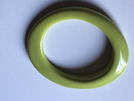 Art Deco dome shape Bakelite bangle bracelet