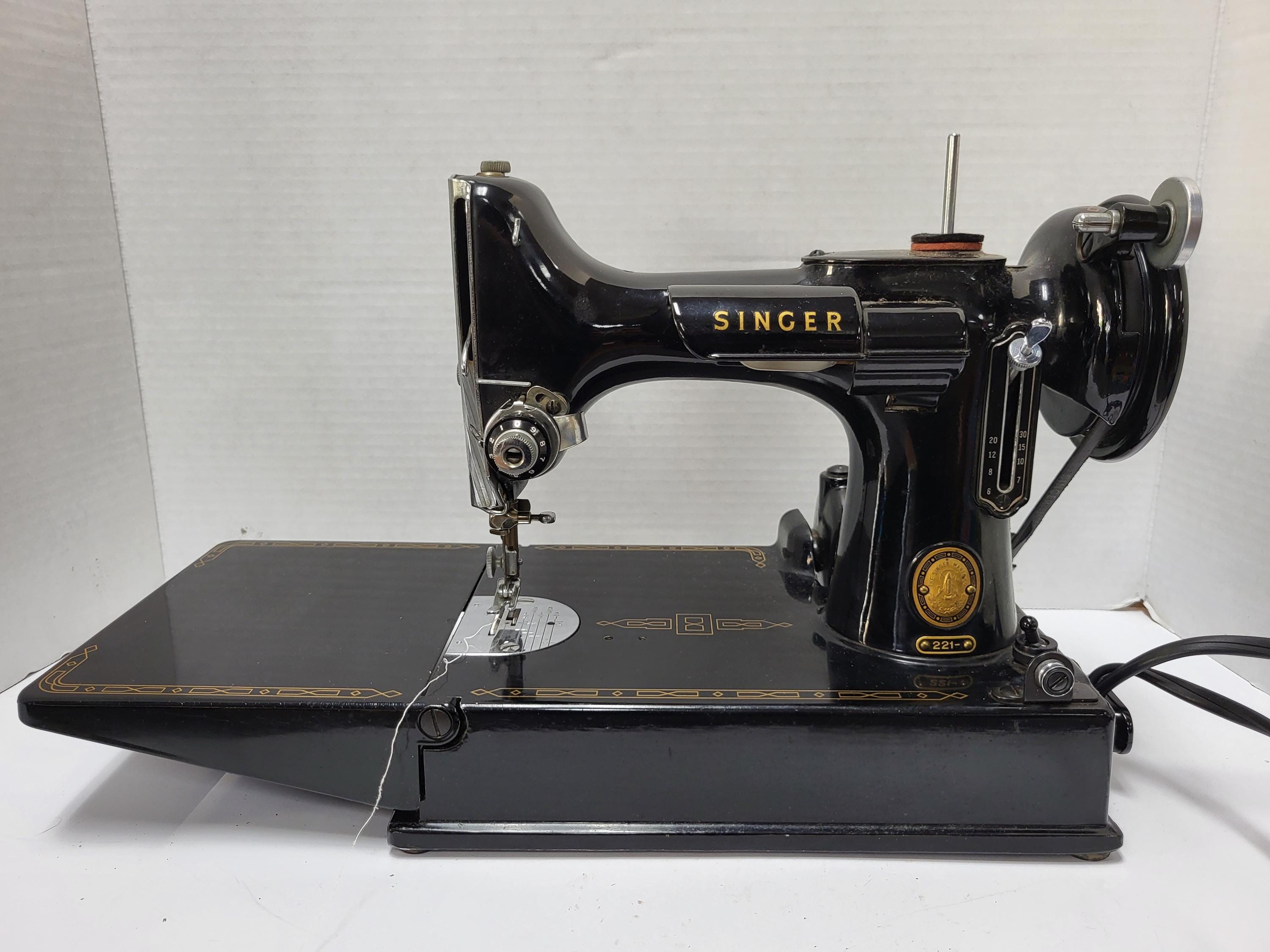 Singer Featherweight Machine