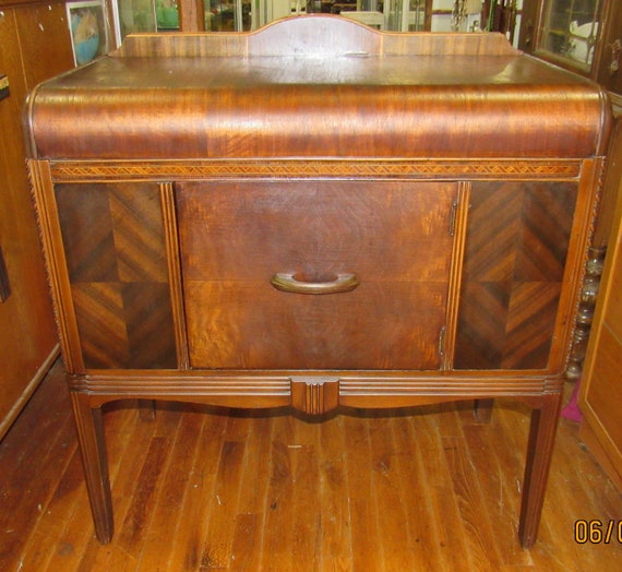 Art Deco Waterfall side buffet