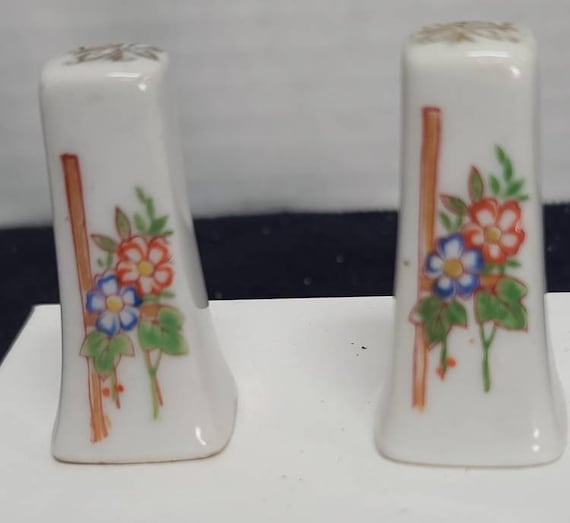 Floral salt and pepper shakers made in Japan