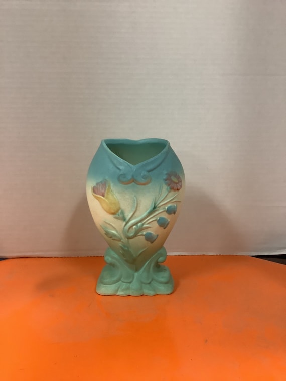 Hull Art Pottery Bowknot Vase