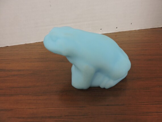 Fenton Blue frog glass art figurine
