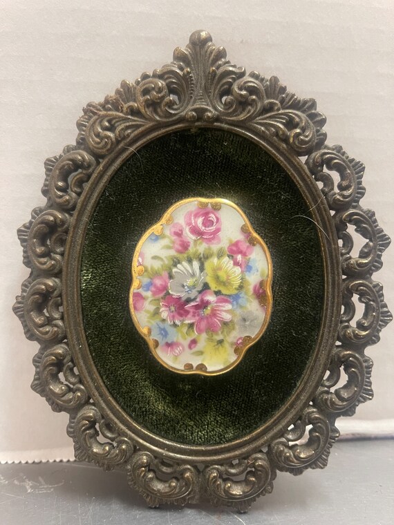 Mini Victorian Style Ceramic Center Bronze Painting