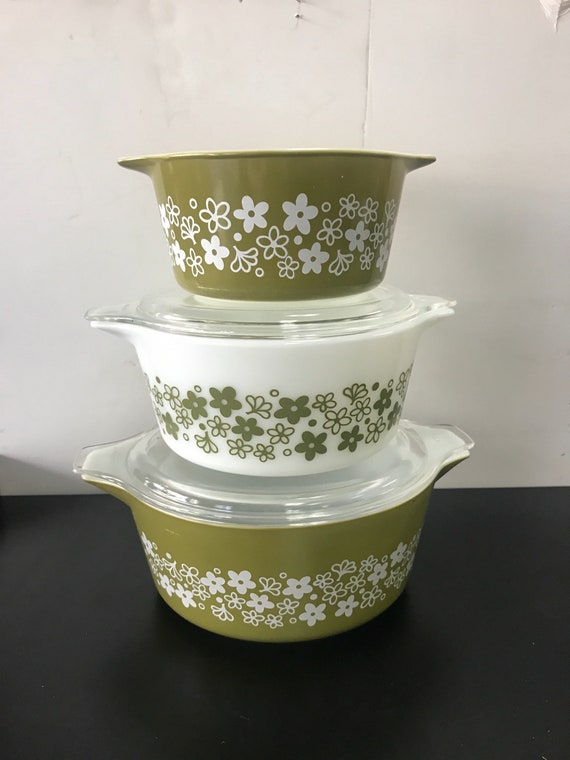 Pyrex casserole dishes green and white