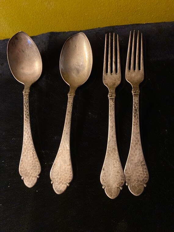 2 forks and 2 spoons