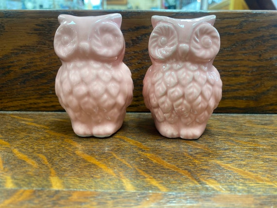 Pink owl salt and pepper shakers