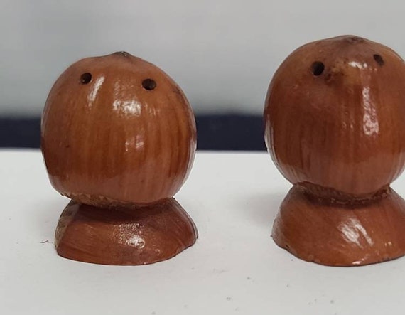 Acorn salt and pepper shakers