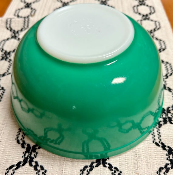 Pyrex Primary Green #403 bowl