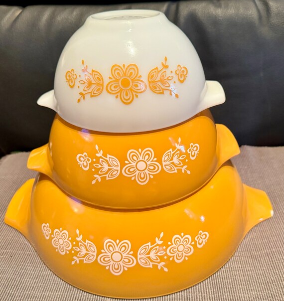 Pyrex gold butterfly Cinderella bowl set