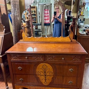 Art Deco dresser with Mirror