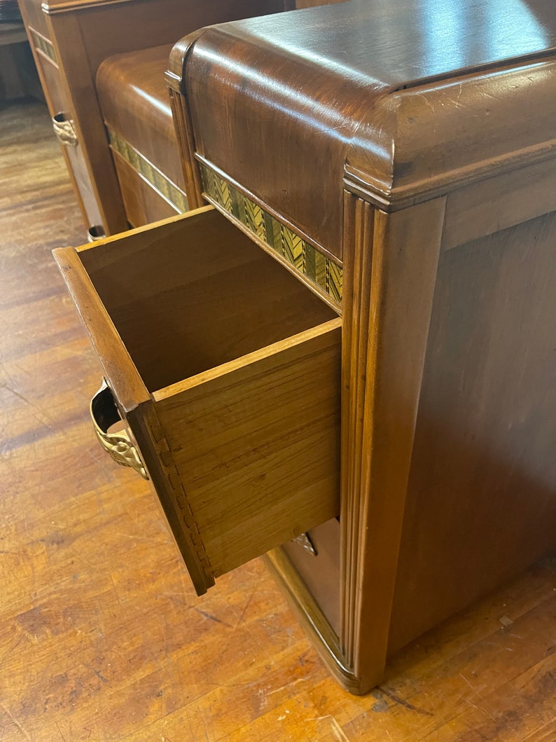Art Deco Vanity Waterfall With Big Round Mirror Etsy
