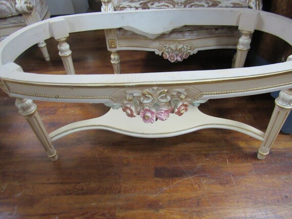 SILIK COFFEE TABLE