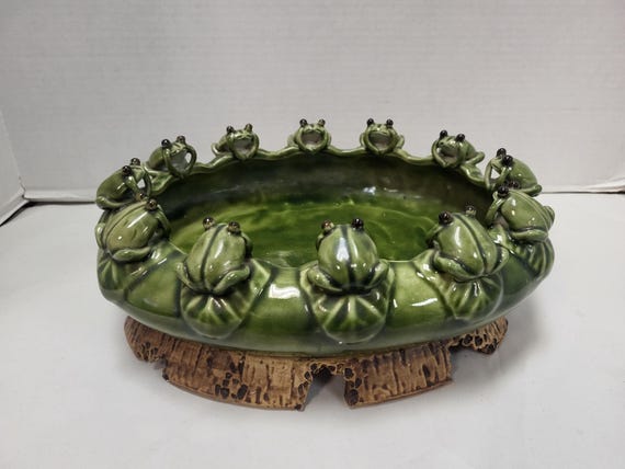 12 Frog Planter
