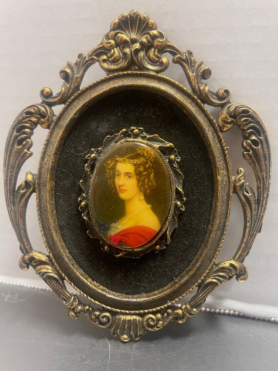 Mini Victorian Style Cameo Frame Gold Plated