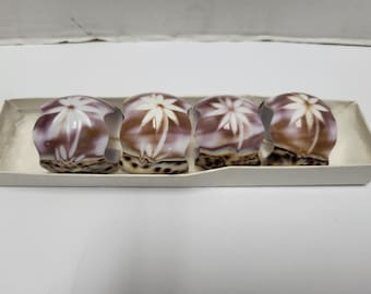 彫刻入り貝殻ナプキンホルダー
