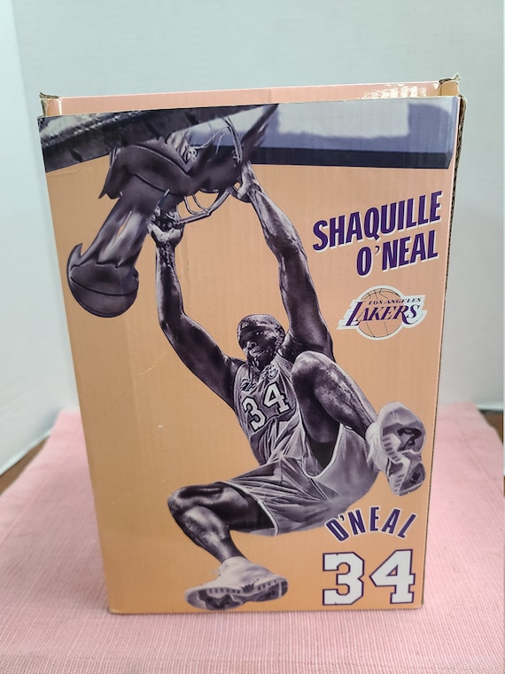 Shaquille O'Neal statue MIB