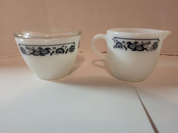Pyrex Old Town Blue Creamer & Sugar