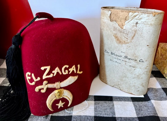 Masonic Shriner’s Fez hat & box