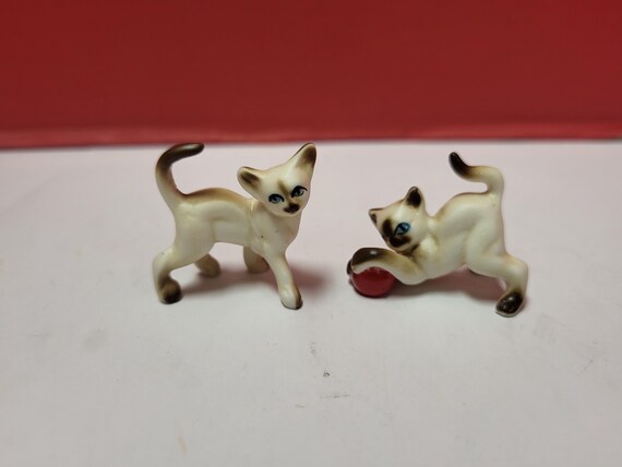 Ceramic Siamese Cats