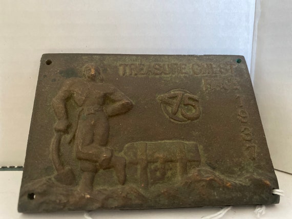 Treasure Chest Race trophy plaque