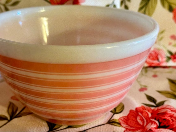 Pyrex pink striped #401