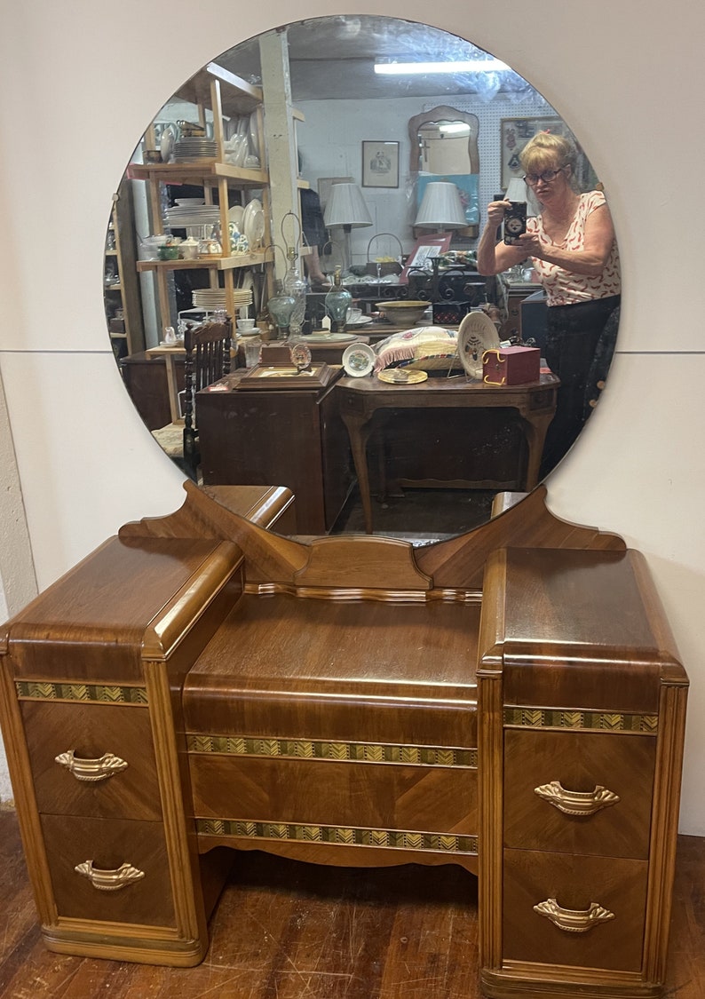 Art Deco Vanity Waterfall With Big Round Mirror Etsy